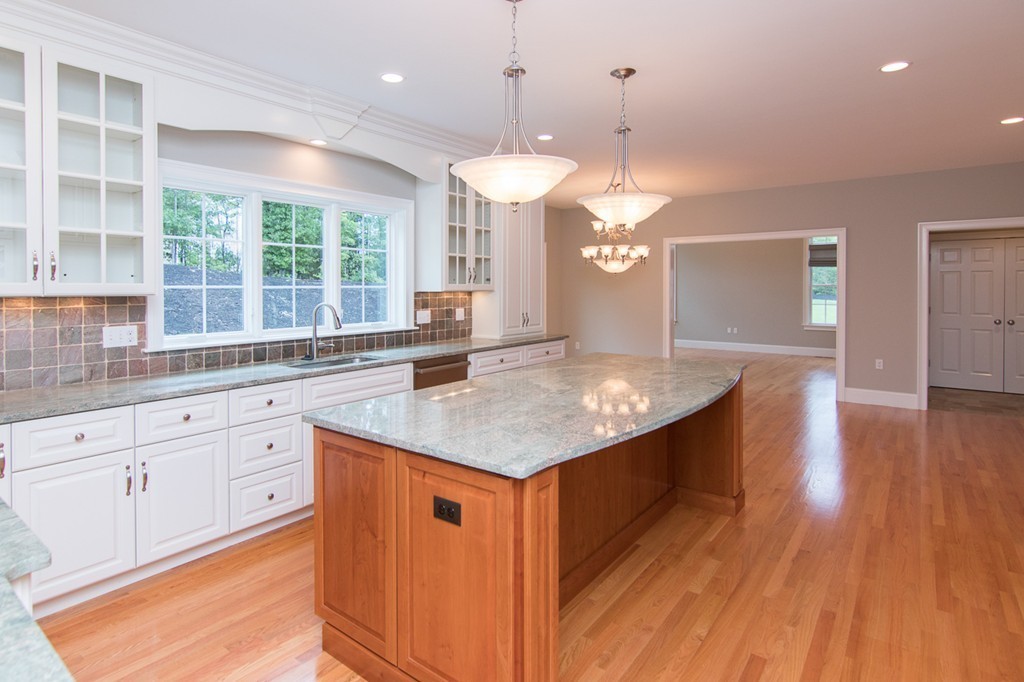 28 Castle Road Norfolk, MA 02056 - Photo 3 of 25 Gallery Image 3