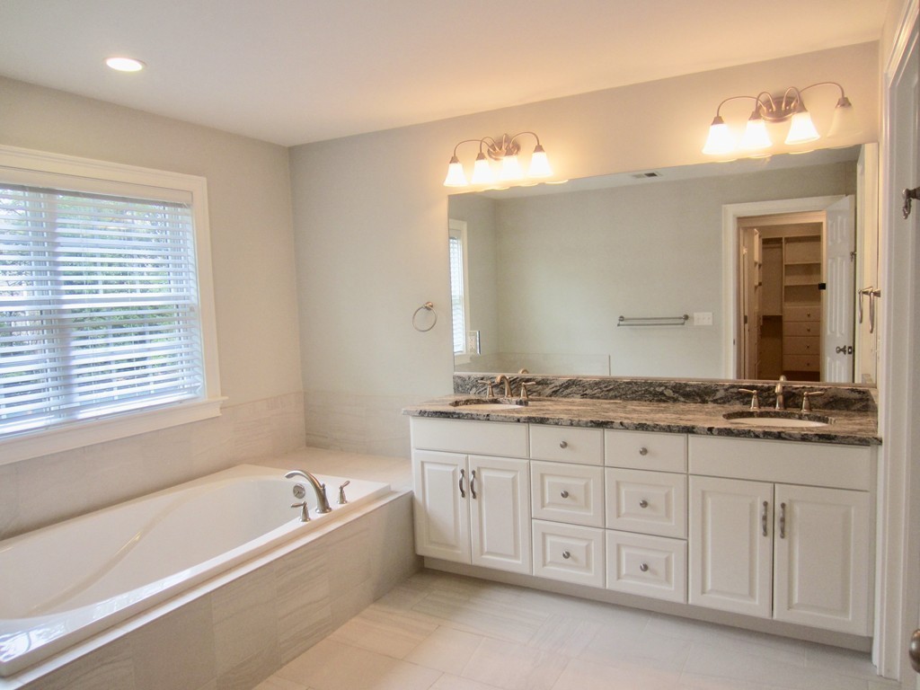 28 Castle Road Norfolk, MA 02056 - Photo 9 of 25 Gallery Image 9