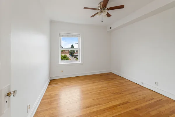 $1,975 | 3048 West Cornelia Avenue, Unit 2, Chicago, IL 60618