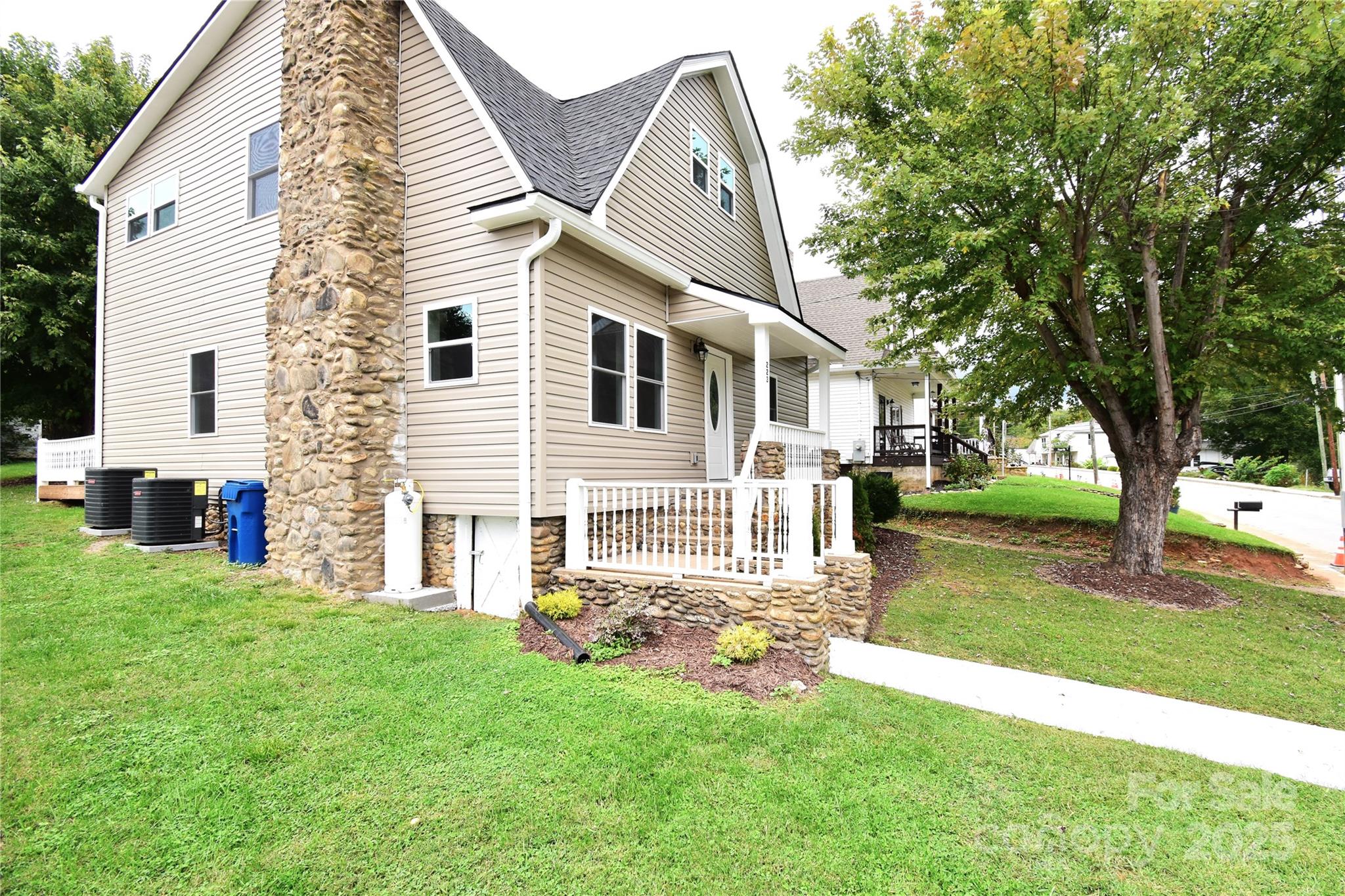 223 North Main Street Canton, NC 28716 - Photo 1 of 38