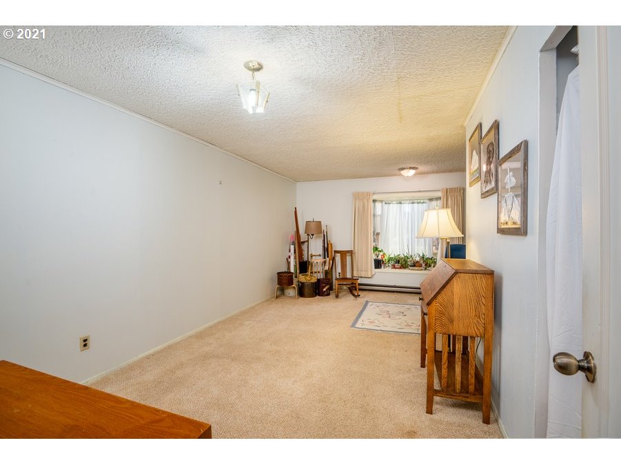1228 Tucker Road Hood River, OR 97031 - Photo 14 of 31