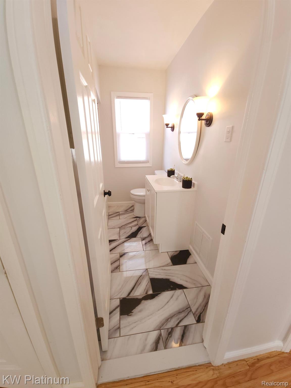 11592 Roxbury Street Detroit, MI 48224 - Photo 8 of 26 Bathroom