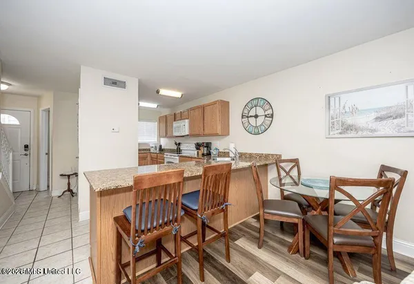 $2,100 | 1664 Beach Boulevard, Unit 90, Biloxi, MS 39531