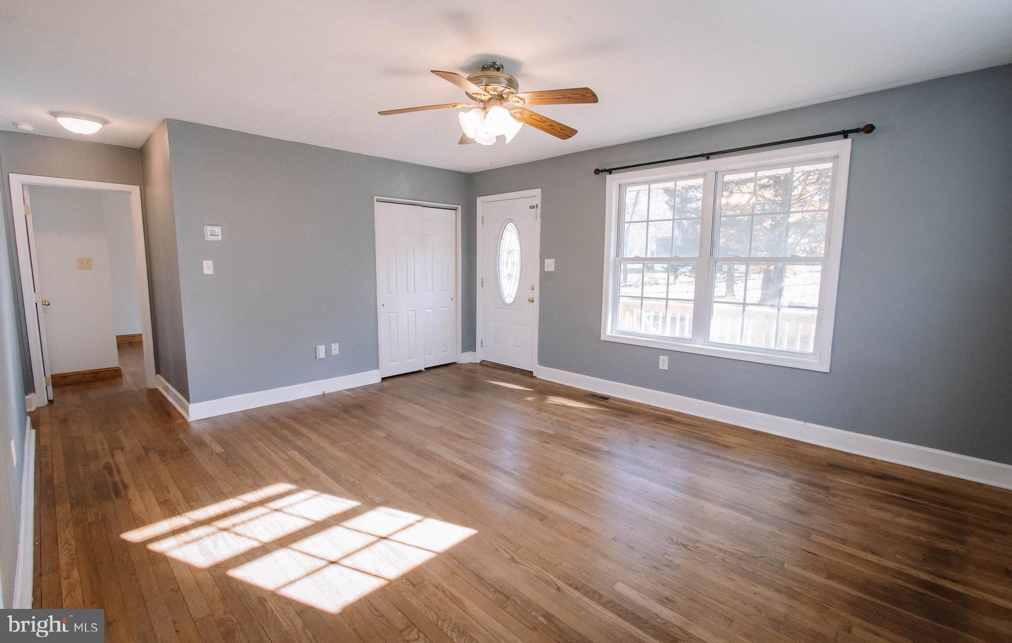 40 Blue Ridge Loop Harpers Ferry, WV 25425 - Photo 4 of 24 Living Room