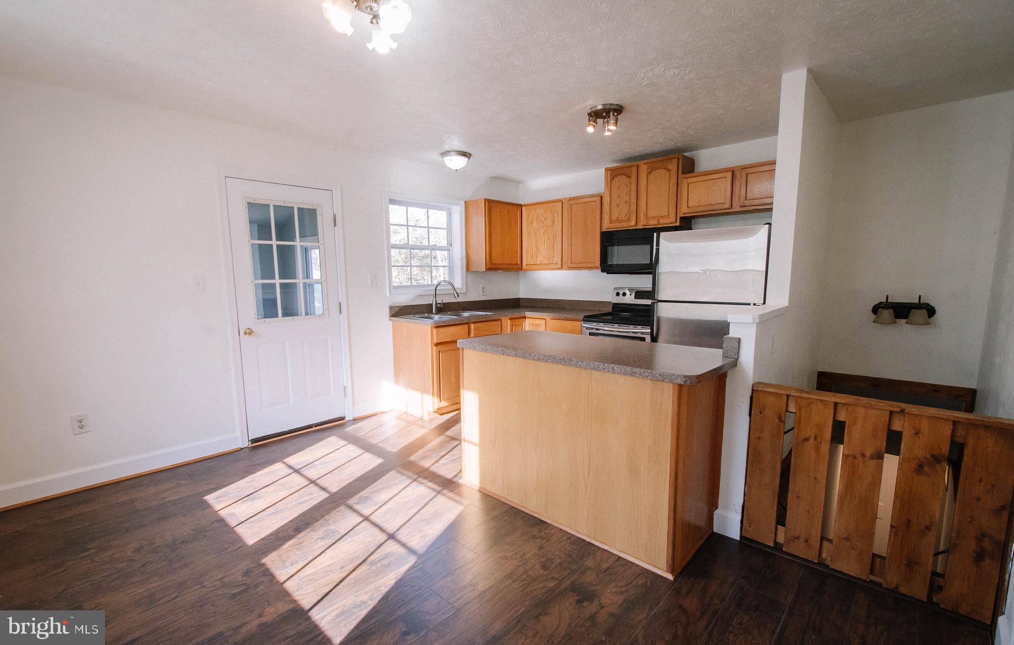 40 Blue Ridge Loop Harpers Ferry, WV 25425 - Photo 7 of 24 Kitchen