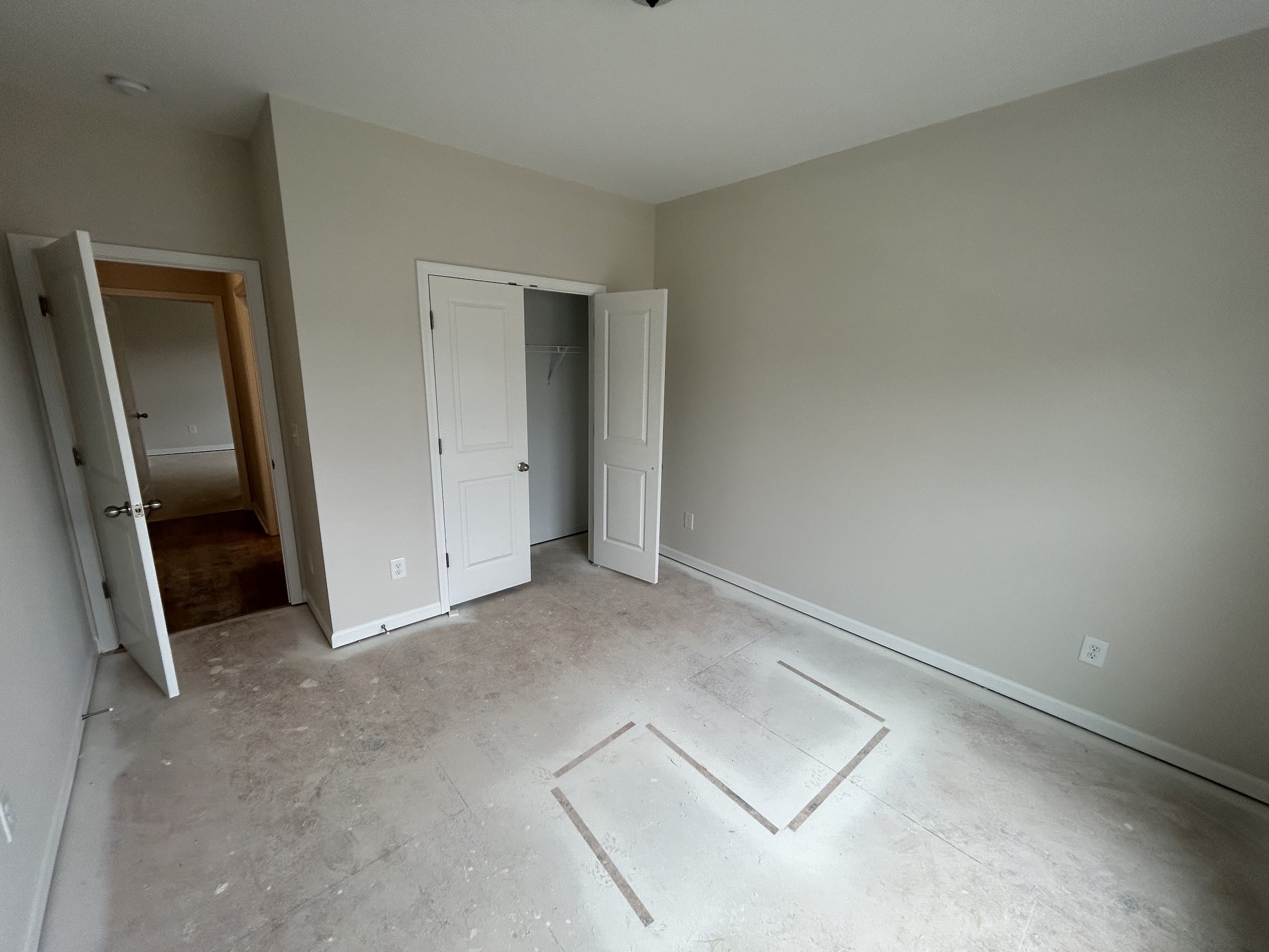 7136 Pepper Tree Circle Fairview, TN 37062 - Photo 20 of 29 an empty room with a mirror
