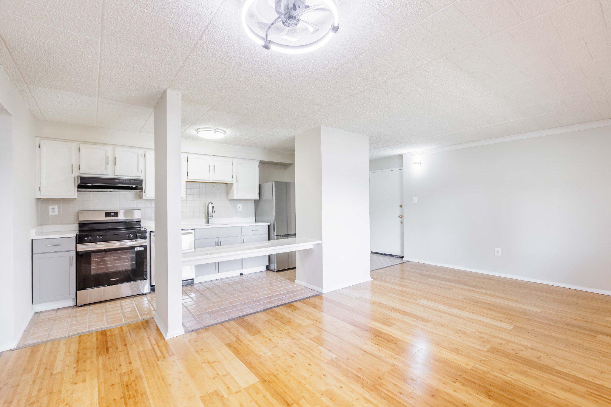 999 A Heather Ridge Drive, Unit 2A Frederick, MD 21702 - Photo 2 of 19 Kitchen and living space