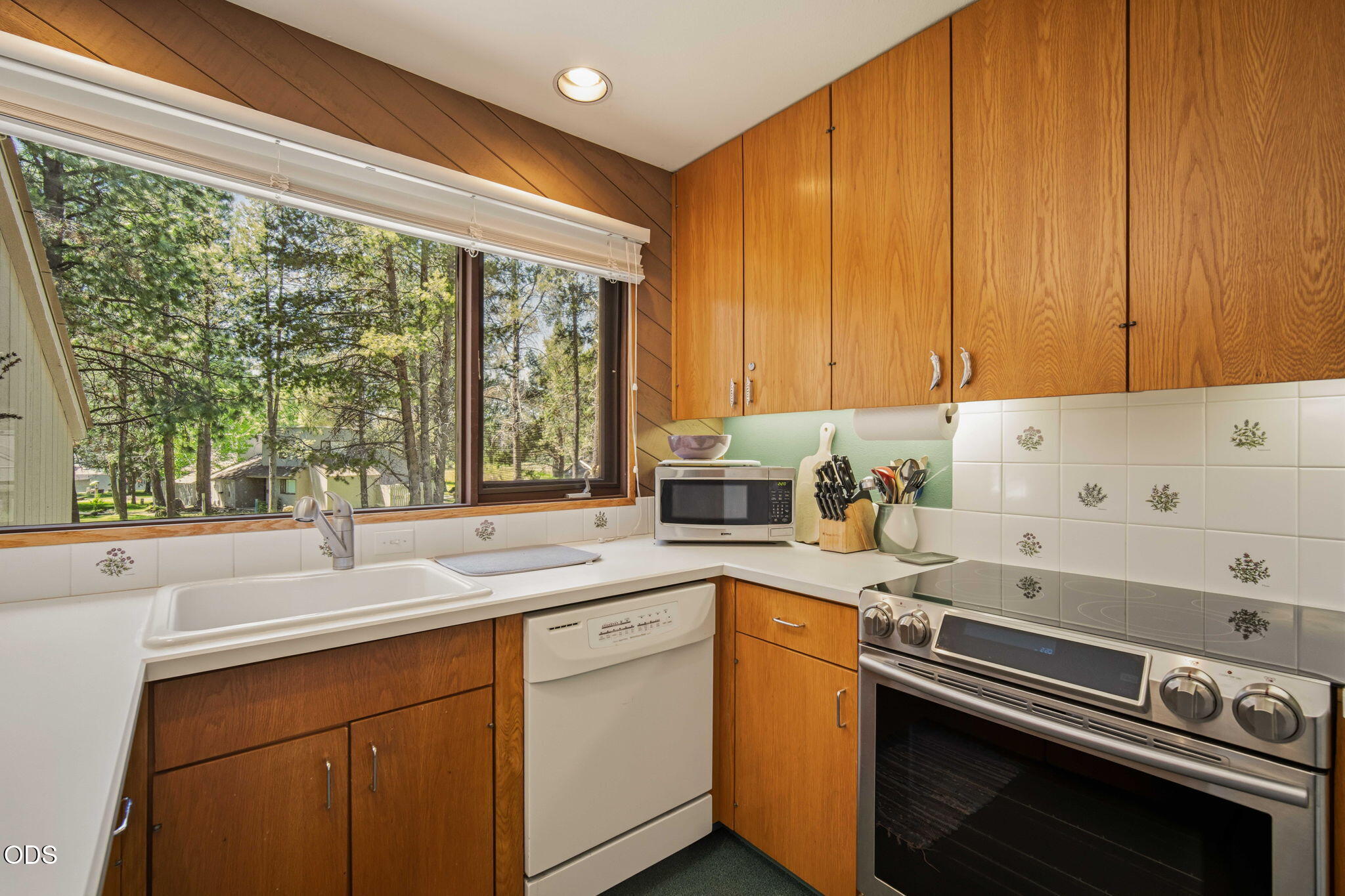 57218 Island Road, Unit 18 Sunriver, OR 97707 - Photo 15 of 38