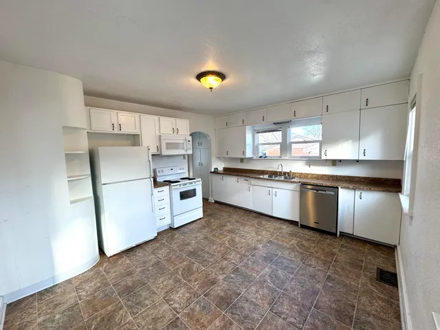 $219,900 | 7811 15th Avenue, Kenosha, WI 53143