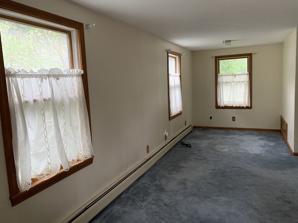 29 Endecott Street Springfield, MA 01118 - Photo 12 of 21