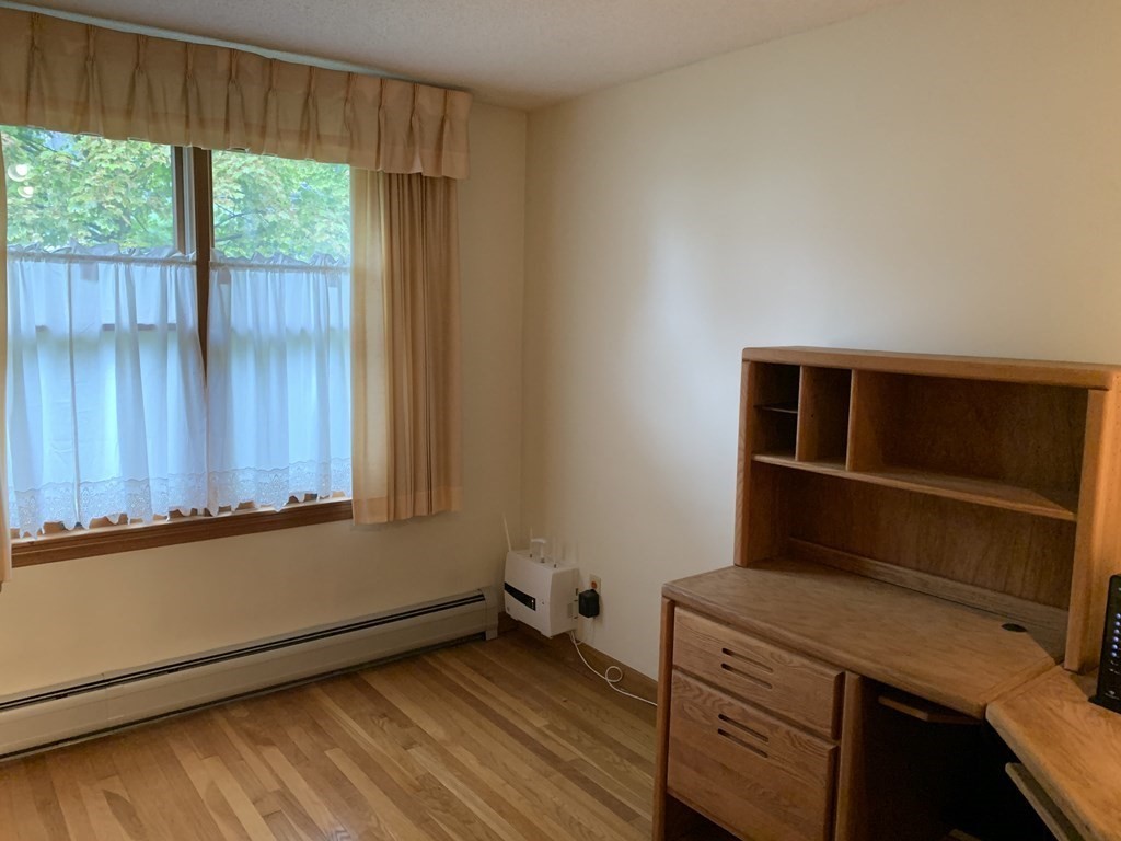 29 Endecott Street Springfield, MA 01118 - Photo 14 of 21