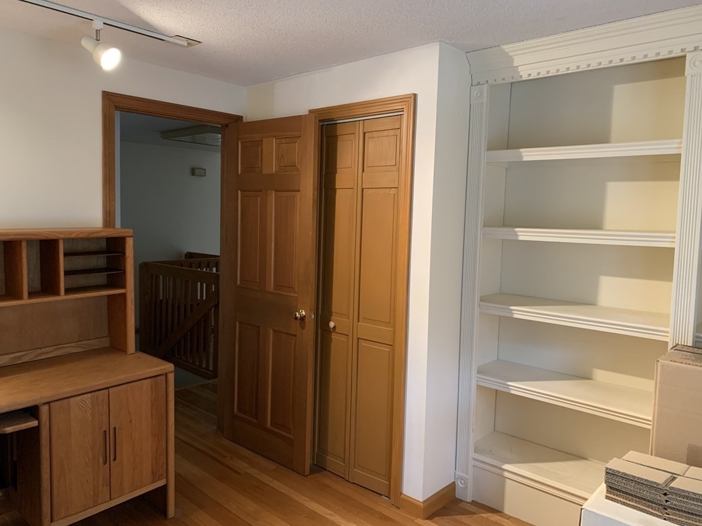 29 Endecott Street Springfield, MA 01118 - Photo 15 of 21
