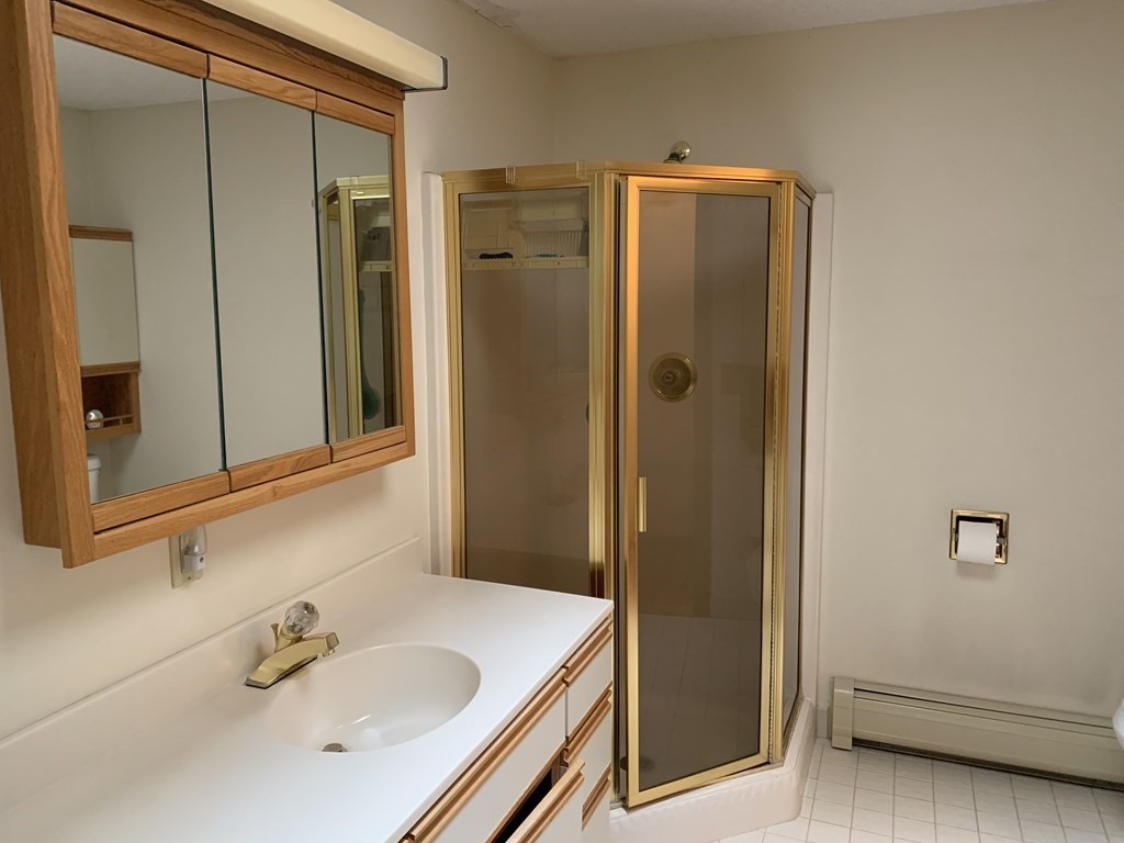 29 Endecott Street Springfield, MA 01118 - Photo 17 of 21