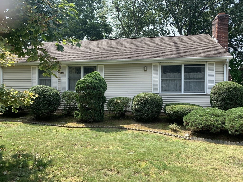 29 Endecott Street Springfield, MA 01118 - Photo 2 of 21