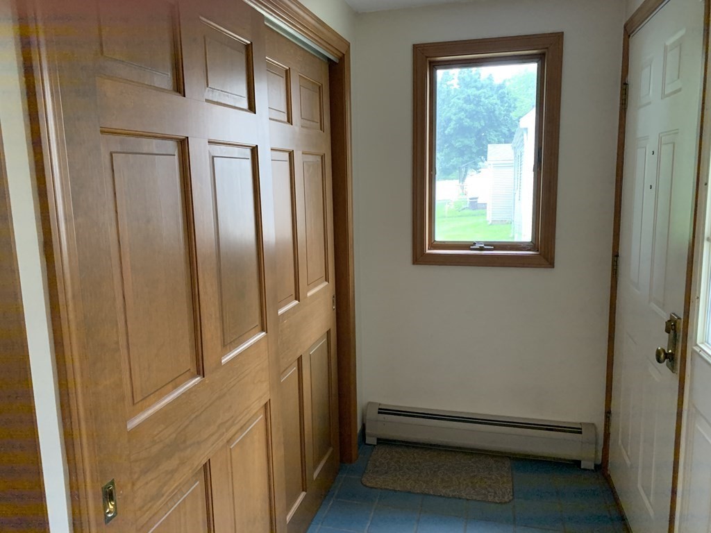 29 Endecott Street Springfield, MA 01118 - Photo 9 of 21