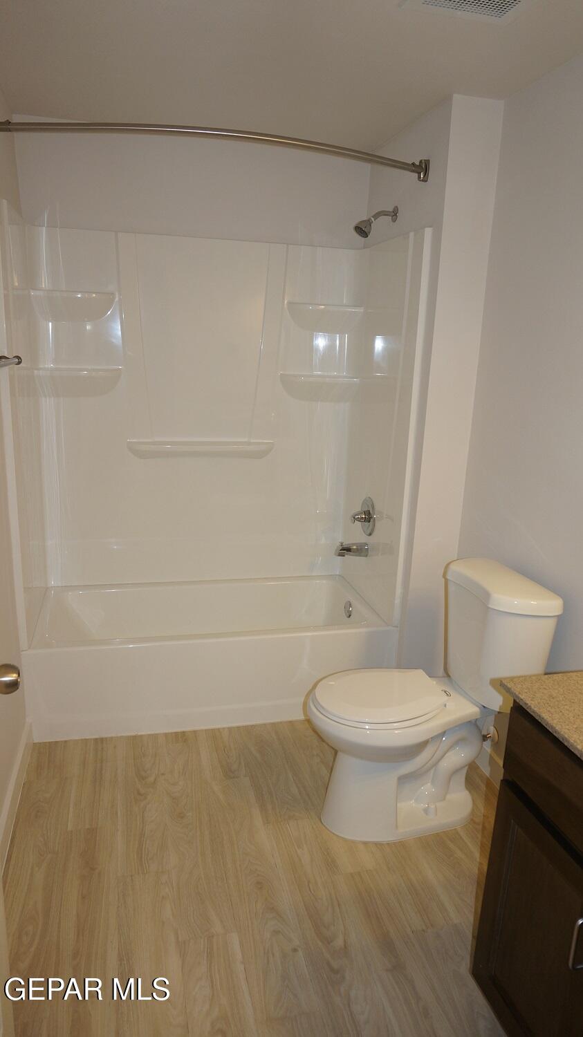 1061 Ranger Street, Unit 6 El Paso, TX 79907 - Photo 7 of 14 7. Master Bath