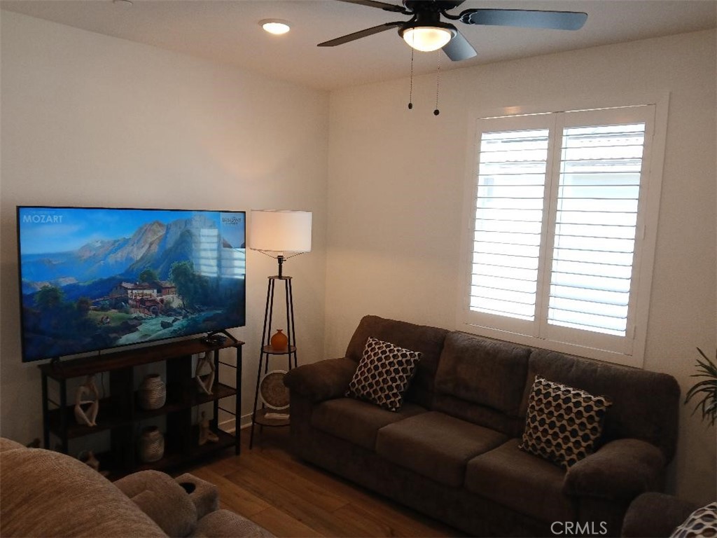 5081 Larkspur Road Banning, CA 92220 - Photo 16 of 36 Extra side sitting and TV room