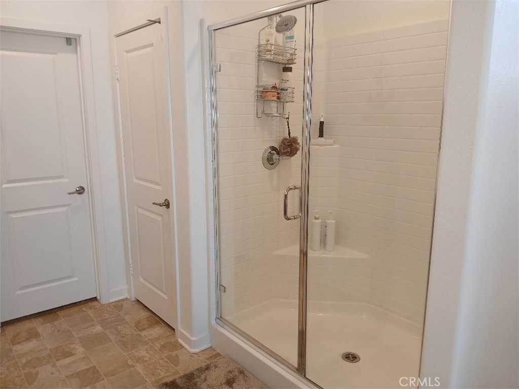 5081 Larkspur Road Banning, CA 92220 - Photo 22 of 36 Large walk in shower