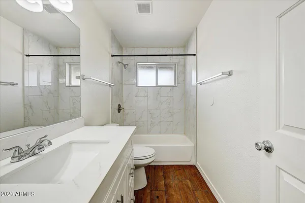 a view of utility room