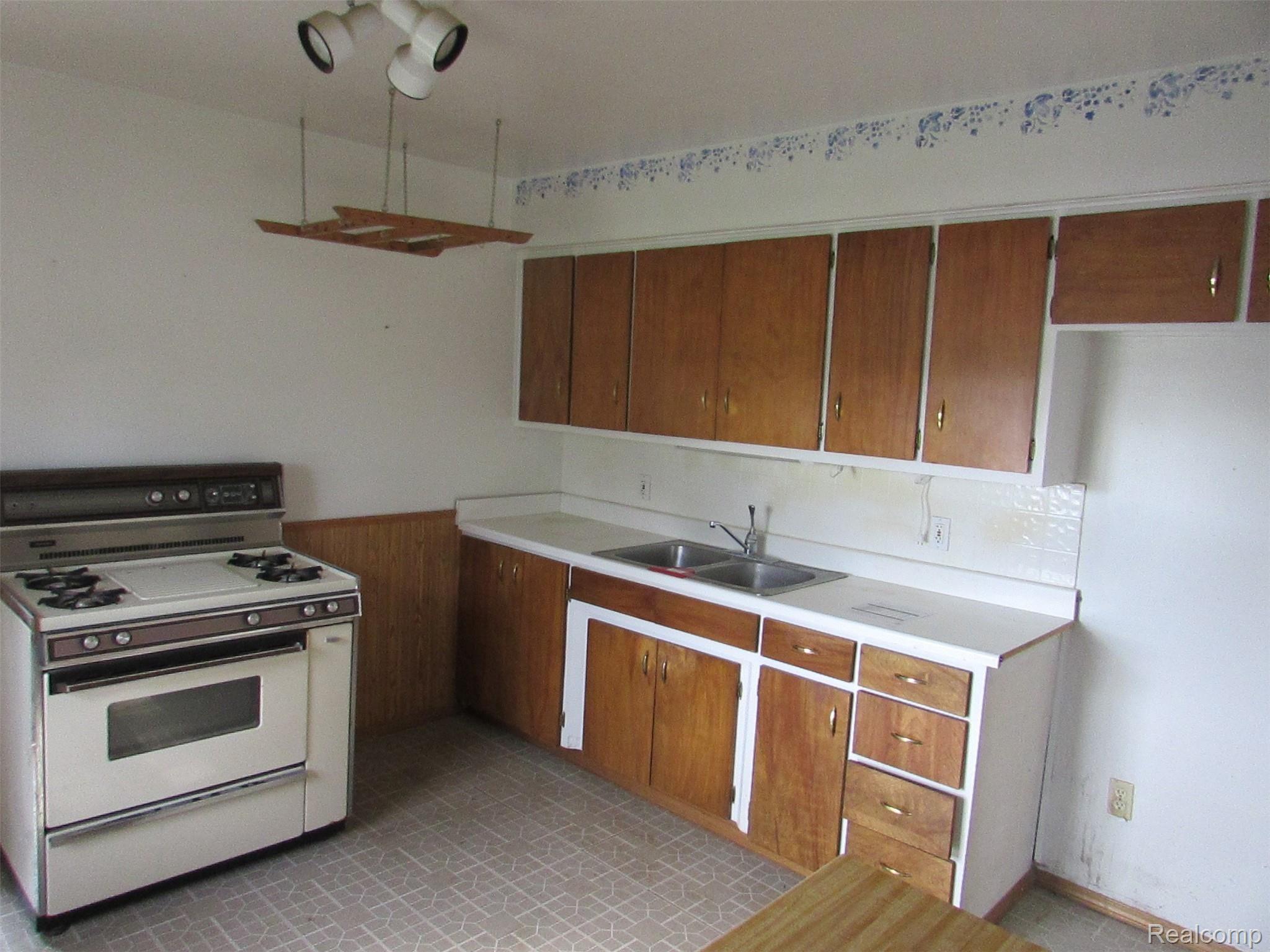 5613 Branch Road Flint, MI 48506 - Photo 8 of 17 branch initials 5-16-19 2019-02-12 025.JPG