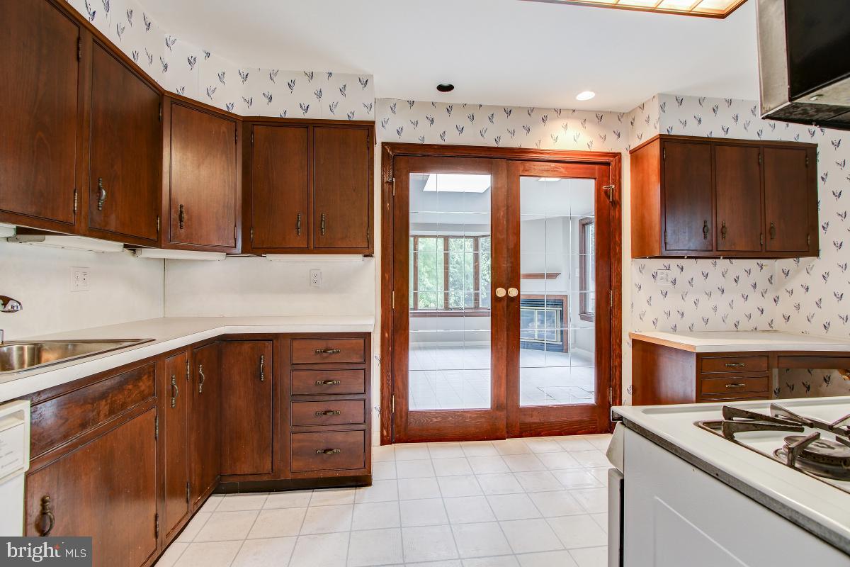 11814 Selfridge Road Silver Spring, MD 20906 - Photo 12 of 29 Kitchen
