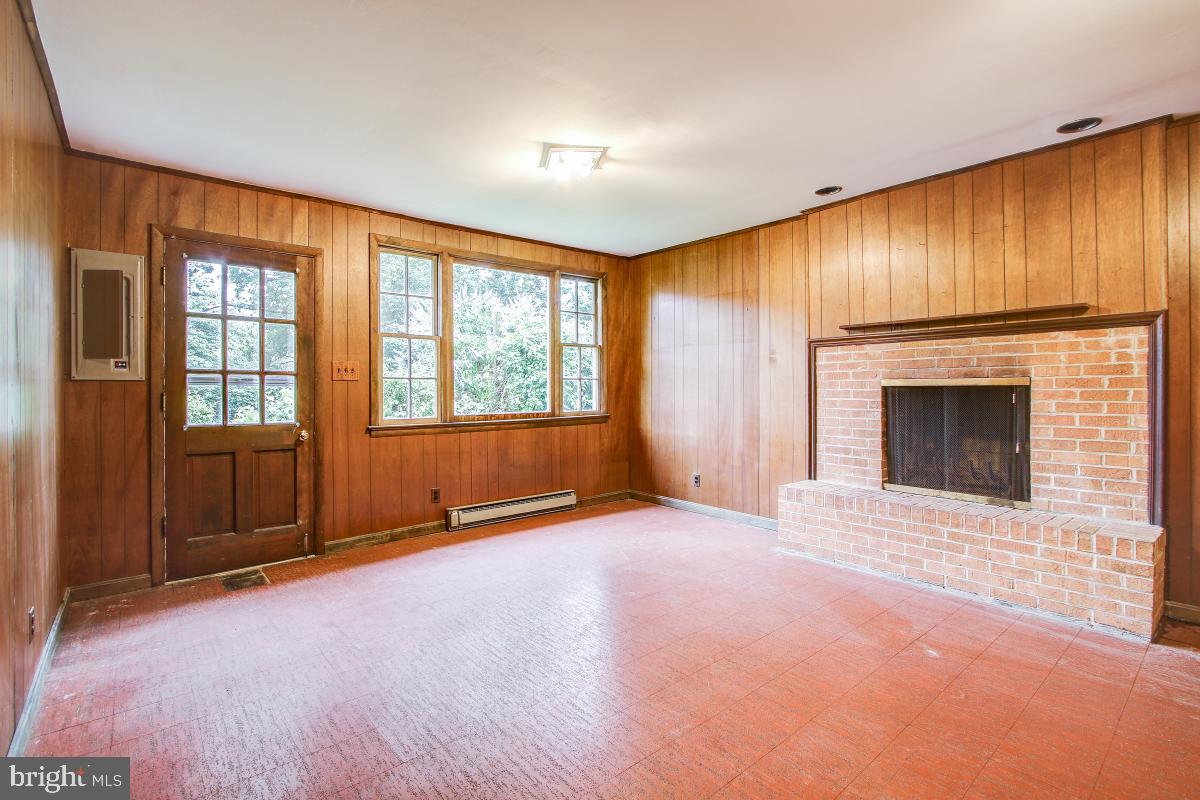 11814 Selfridge Road Silver Spring, MD 20906 - Photo 8 of 29 Sunroom