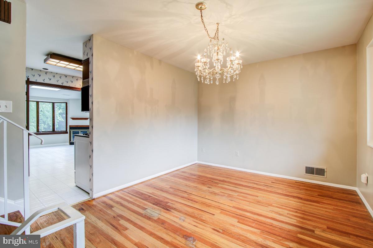 11814 Selfridge Road Silver Spring, MD 20906 - Photo 10 of 29 Dining room