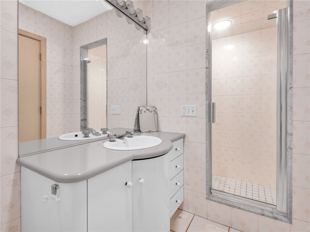 51 Janet Drive Cranston, RI 02921 - Photo 19 of 38 Full bath