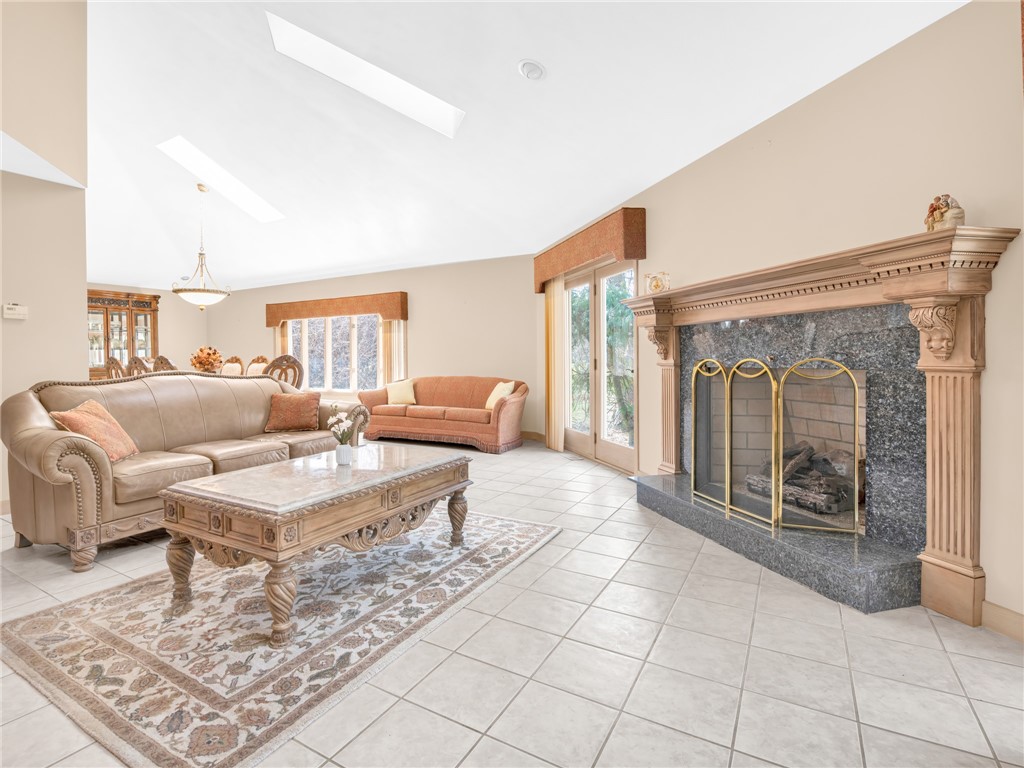 51 Janet Drive Cranston, RI 02921 - Photo 5 of 38 Great room/living room