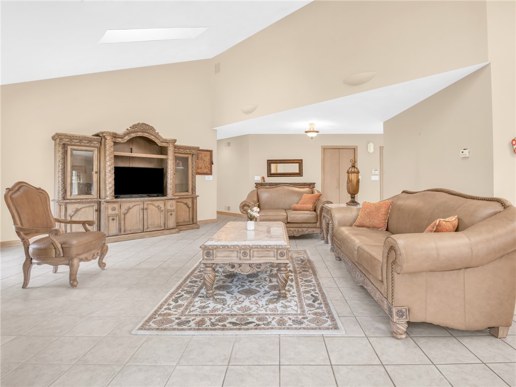 51 Janet Drive Cranston, RI 02921 - Photo 8 of 38 Great room/living room