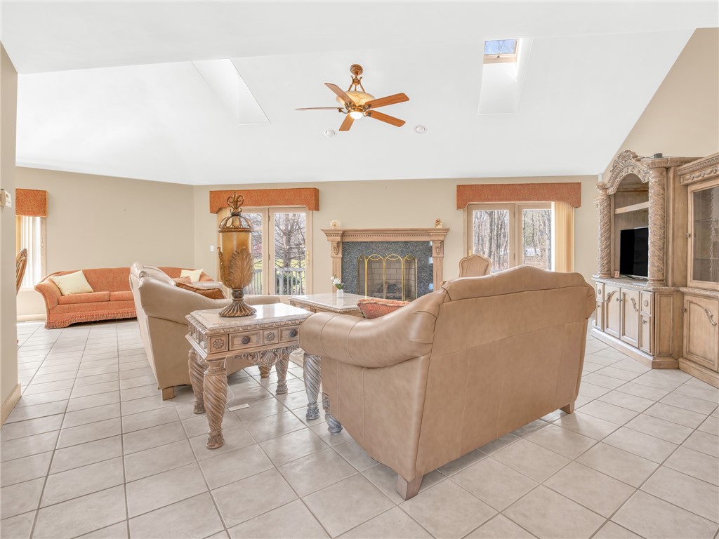 51 Janet Drive Cranston, RI 02921 - Photo 9 of 38 Great room/living room
