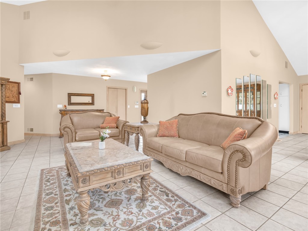 51 Janet Drive Cranston, RI 02921 - Photo 10 of 38 Great room/living room