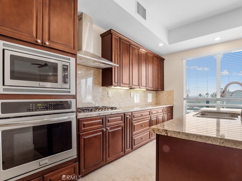 568 Vía Pueblo Riverside, CA 92507 - Photo 13 of 46