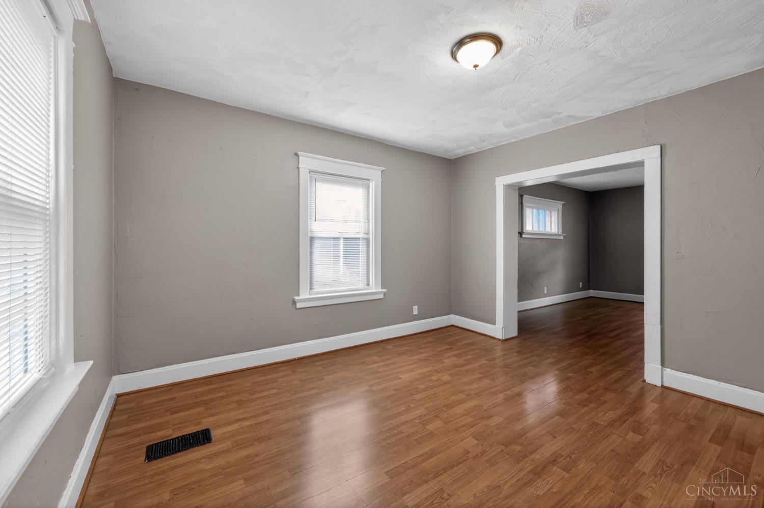 4938 Plainville Road Cincinnati, OH 45227 - Photo 5 of 34
