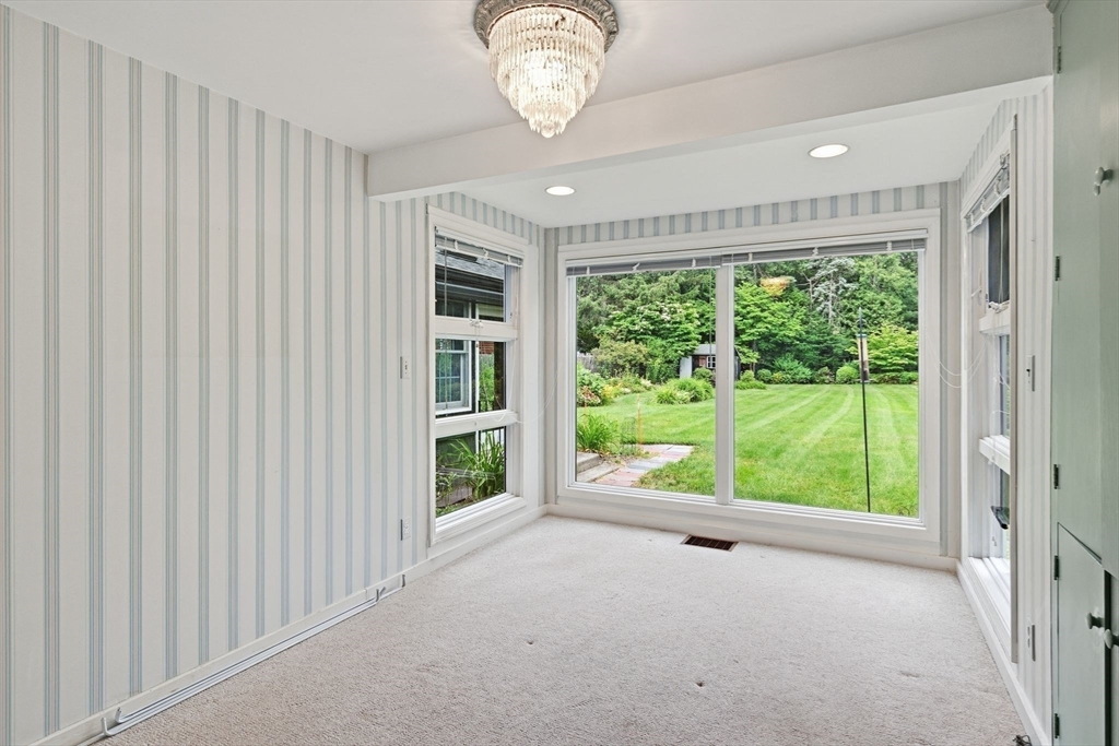 47 Fenway Drive Springfield, MA 01119 - Photo 10 of 42