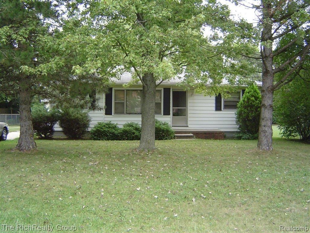 21770 Ruth Street Farmington, MI 48336 - Photo 1 of 11 DSC00025.JPG