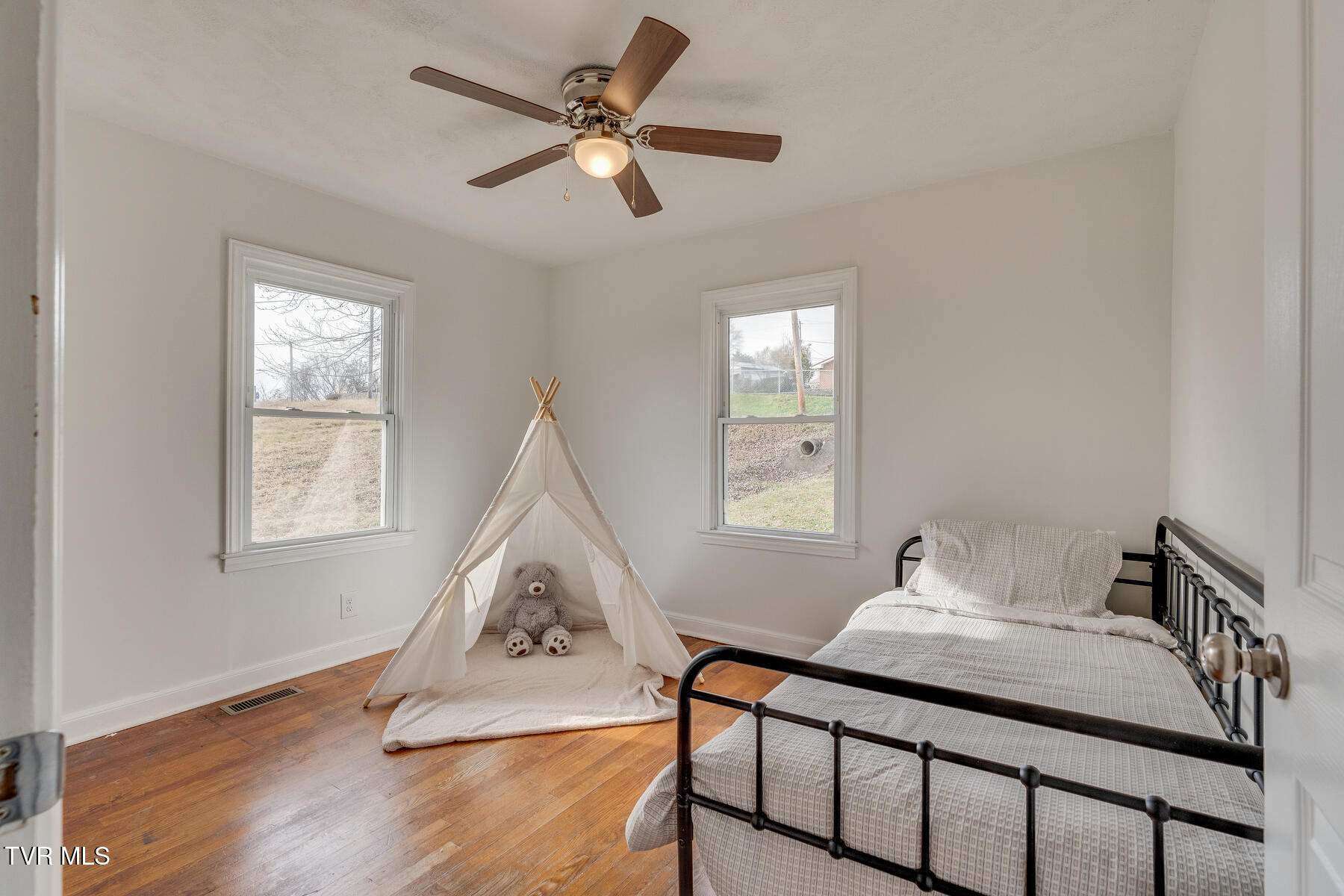 1307 Riverside Avenue Kingsport, TN 37660 - Photo 17 of 34 014