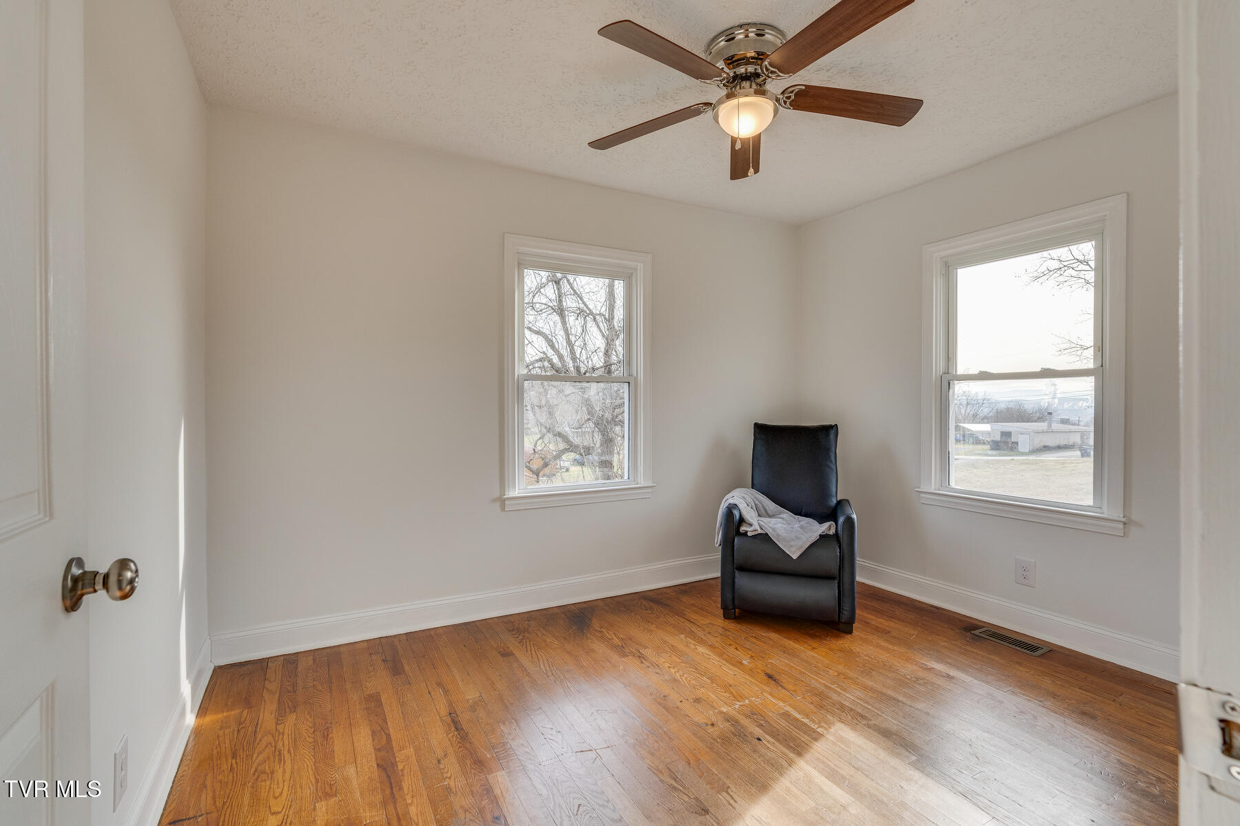 1307 Riverside Avenue Kingsport, TN 37660 - Photo 19 of 34 017
