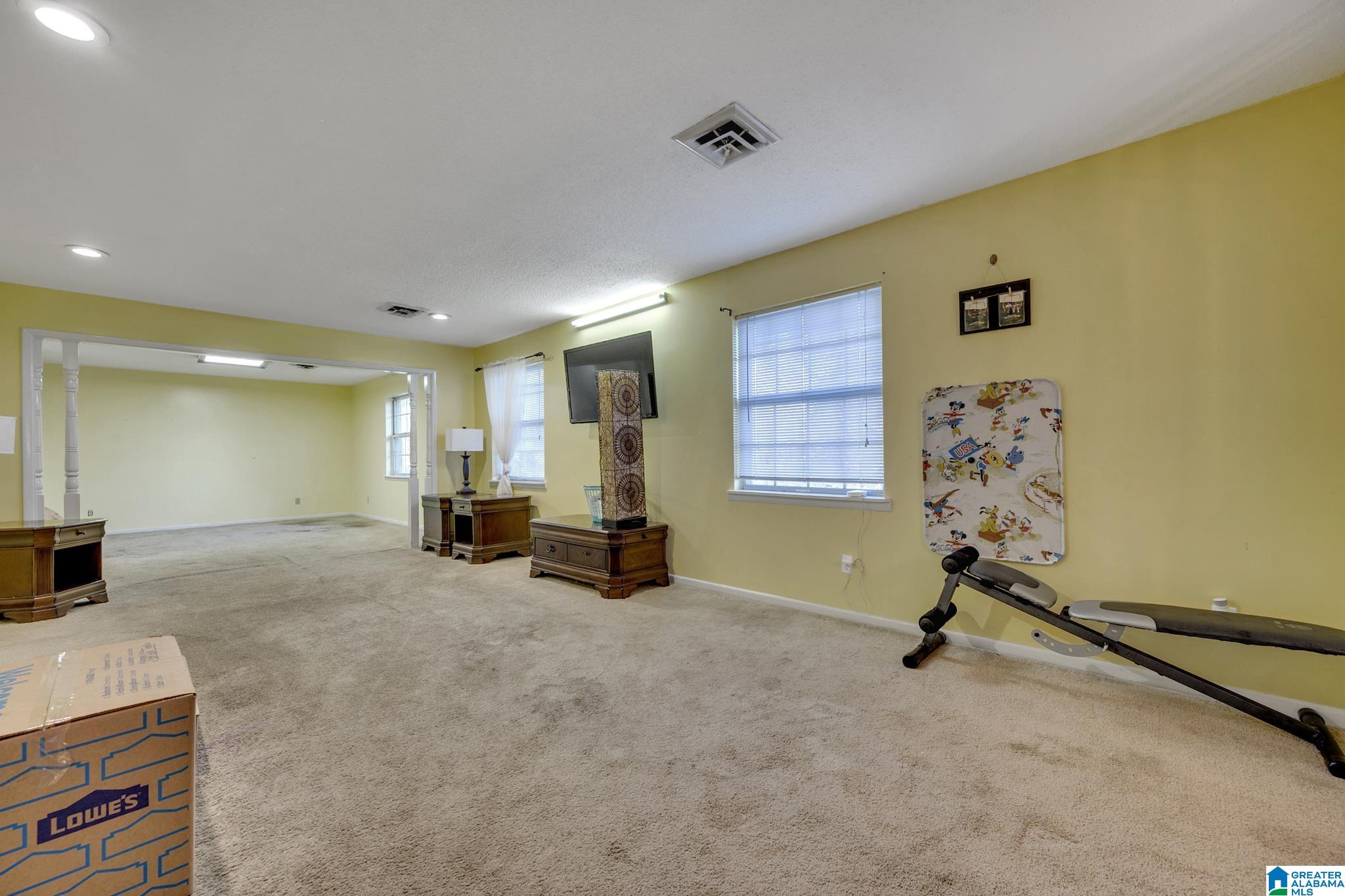 300 Baker Street Warrior, AL 35180 - Photo 4 of 44