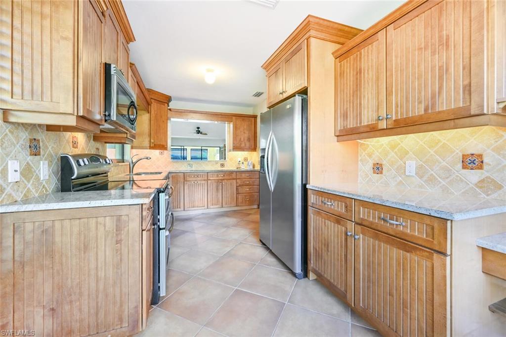 869 Reef Point Circle, Unit 26 Naples, FL 34108 - Photo 11 of 29 Kitchen