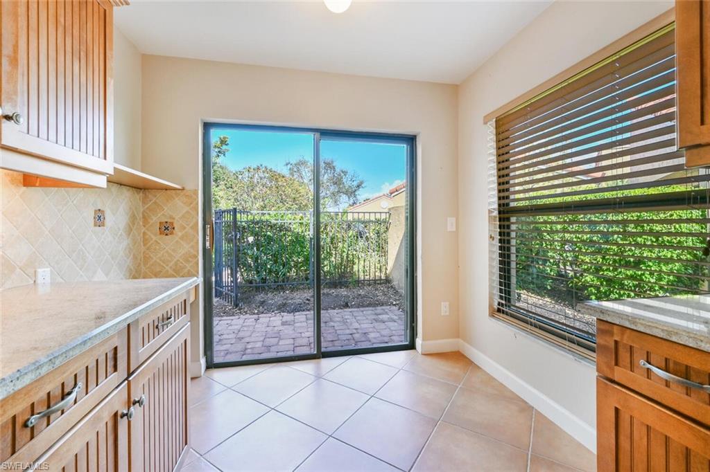 869 Reef Point Circle, Unit 26 Naples, FL 34108 - Photo 13 of 29 Kitchen