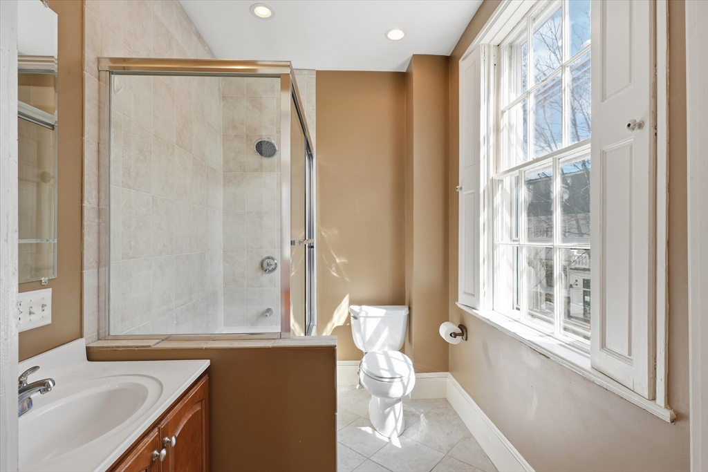 96 Washington Square East, Unit 2 Salem, MA 01970 - Photo 17 of 40 a bathroom with a sink and a bathtub