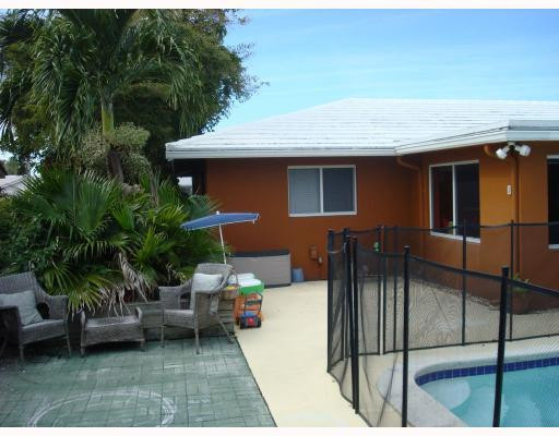 974 Southwest 12th Avenue Boca Raton, FL 33486 - Photo 8 of 10 Yard/Garden