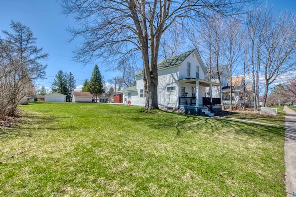 $214,000 | 915 11th Avenue West, Ashland, WI 54806