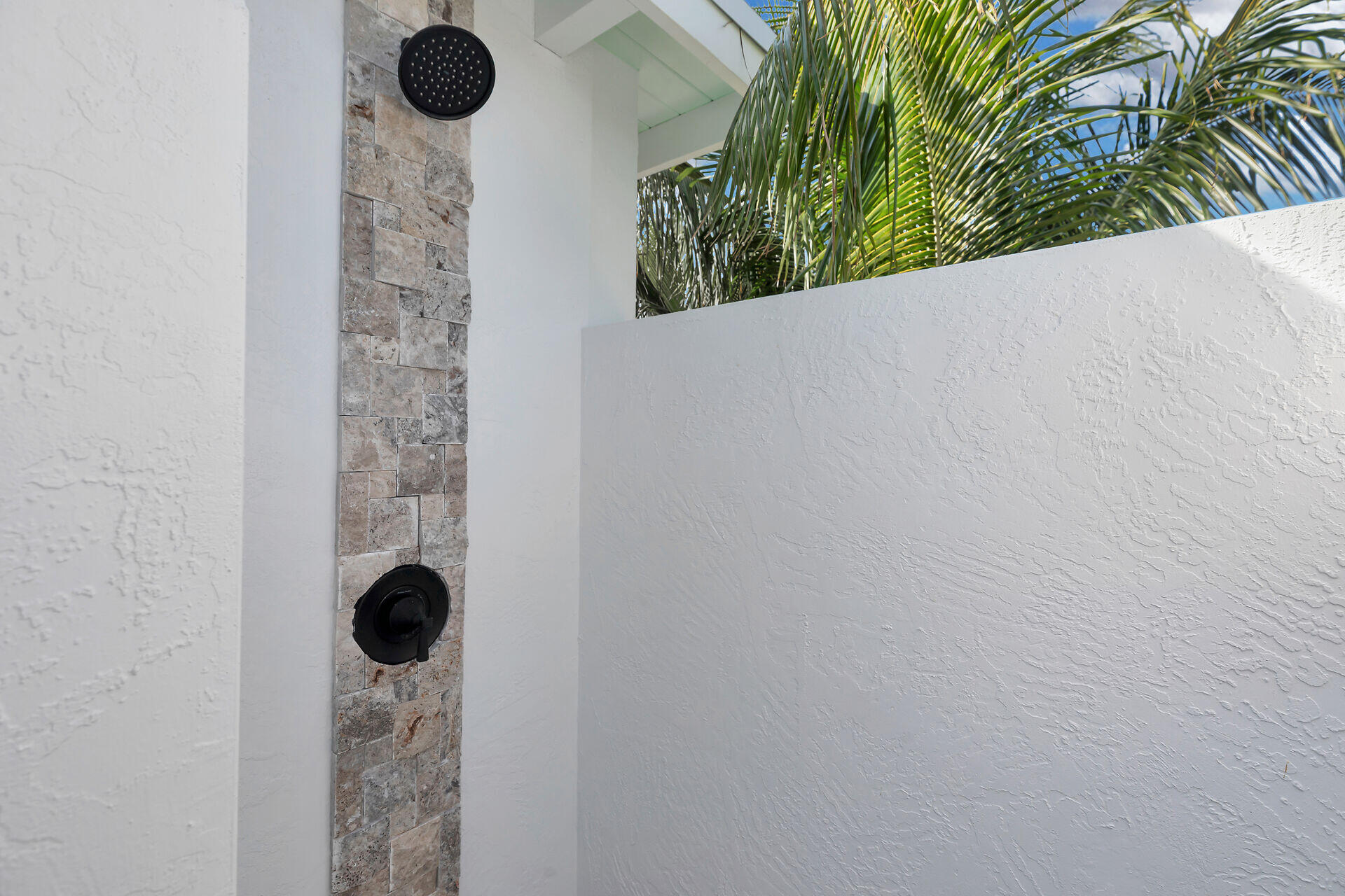 147 Sioux Street Tavernier, FL 33070 - Photo 20 of 41 a view of a entryway