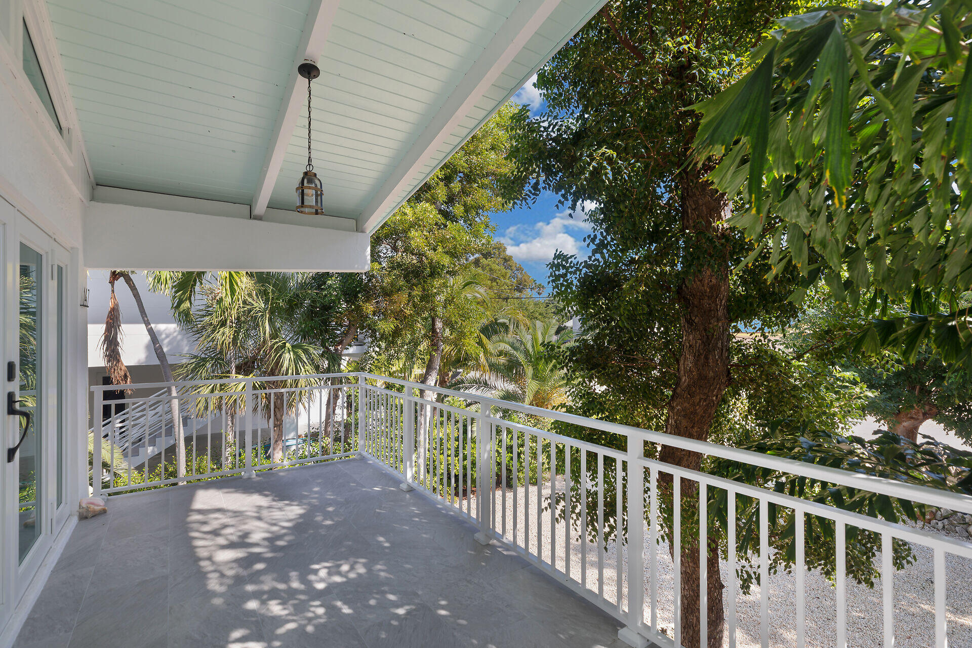 147 Sioux Street Tavernier, FL 33070 - Photo 4 of 41 a view of a patio with table and chairs and potted plants
