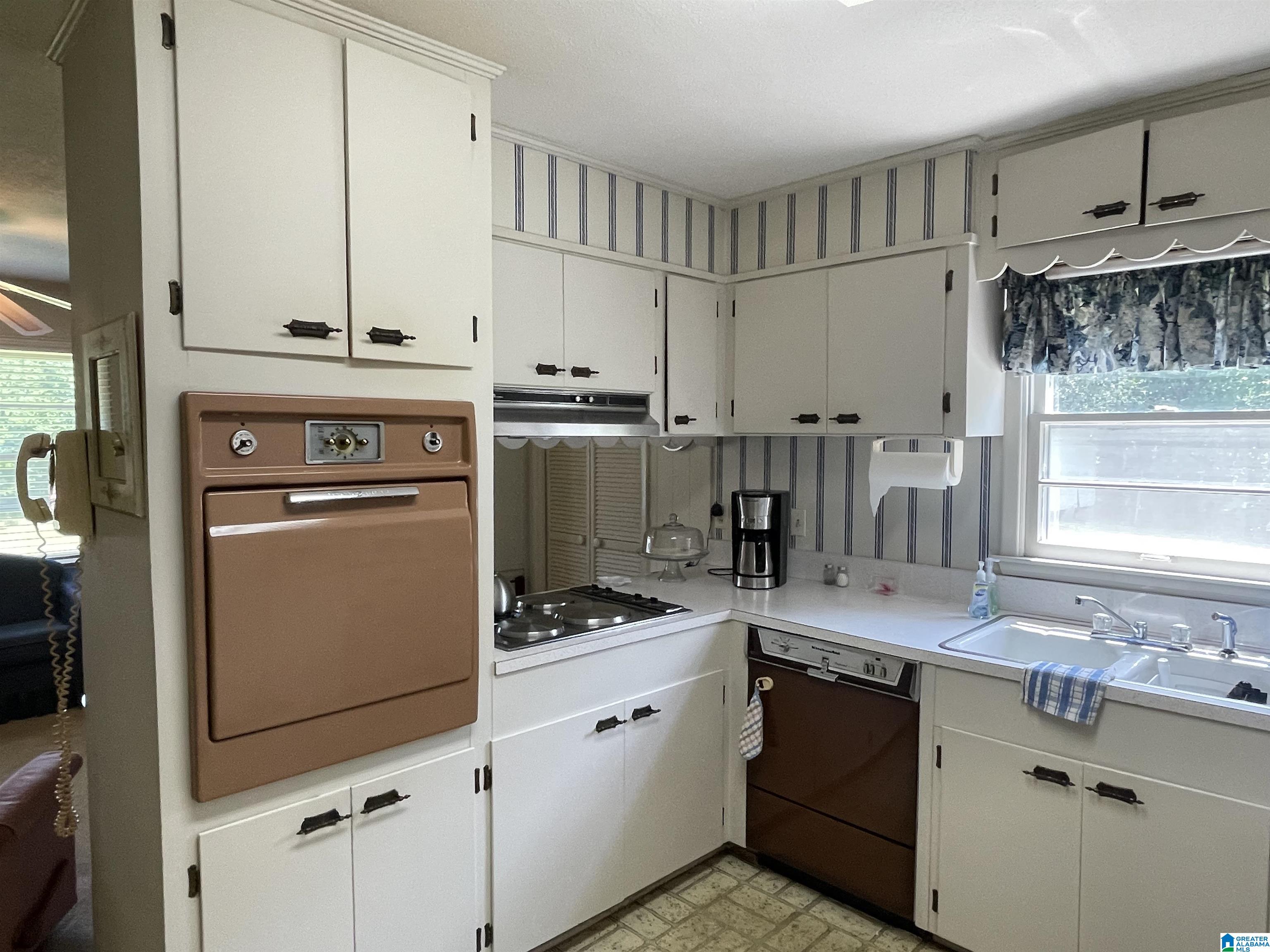 1205 Vine Street Anniston, AL 36207 - Photo 3 of 40