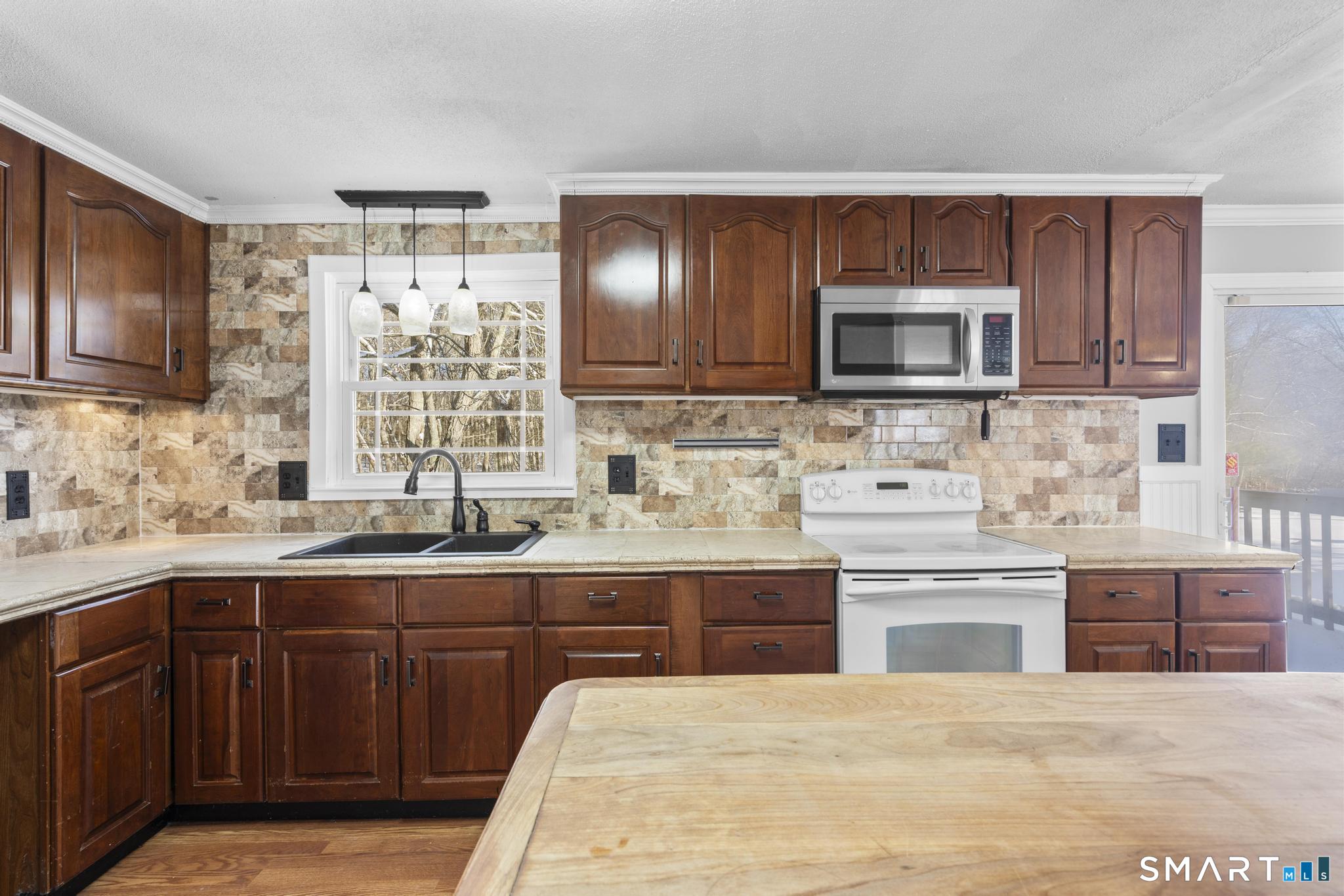 7 Partridge Hollow Road Ledyard, CT 06335 - Photo 12 of 38