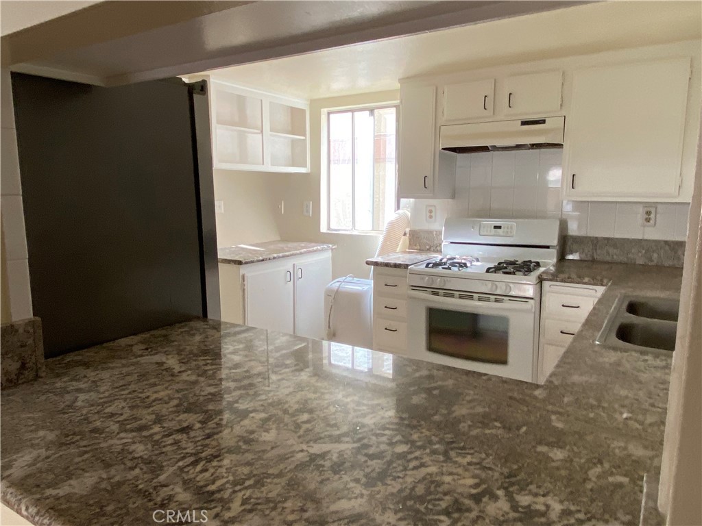 1830 West 145th Street, Unit C Gardena, CA 90249 - Photo 15 of 32