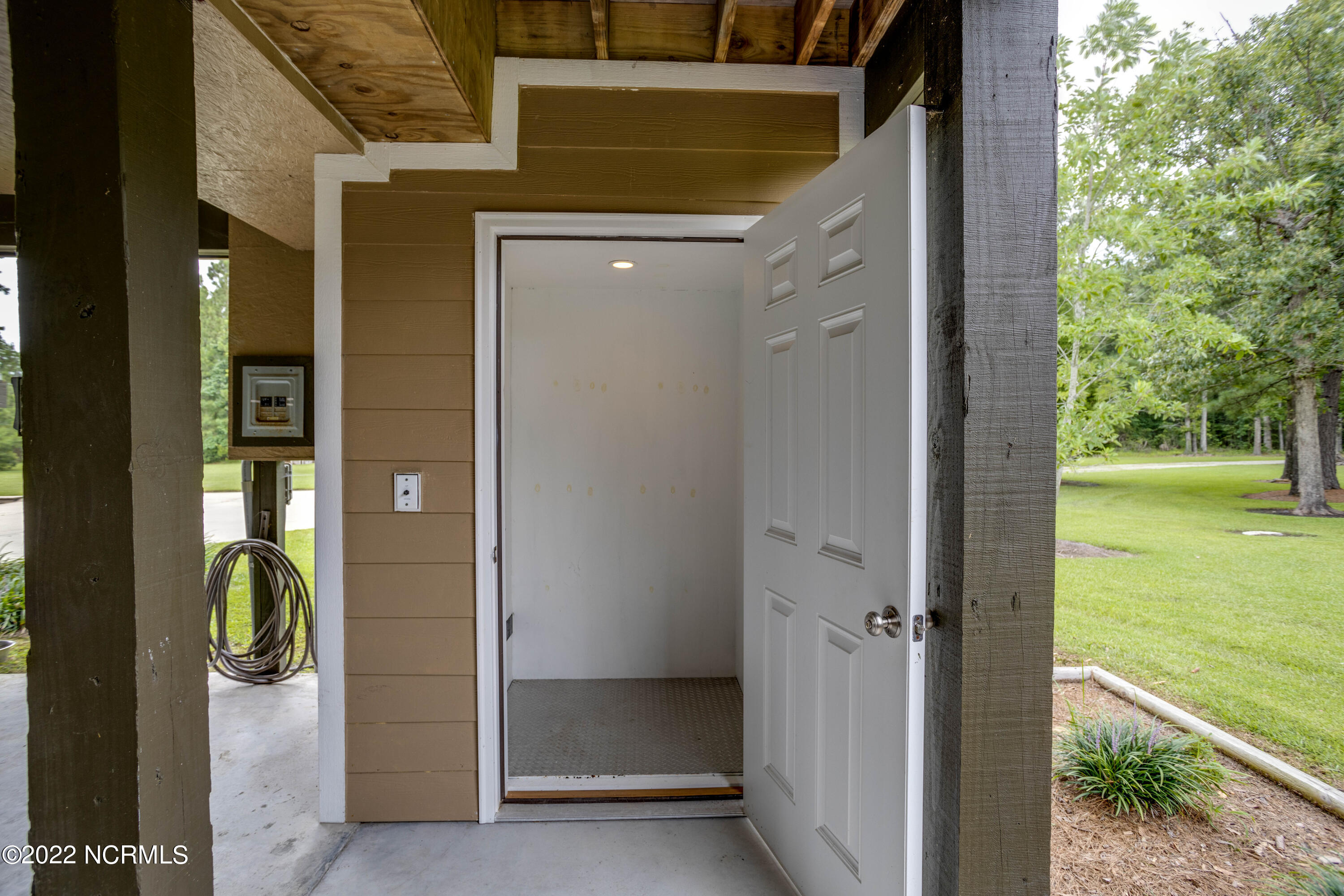 41320 Highway 264 Belhaven, NC 27810 - Photo 10 of 50 01014320 us hwy 264 enclosed cargo lift